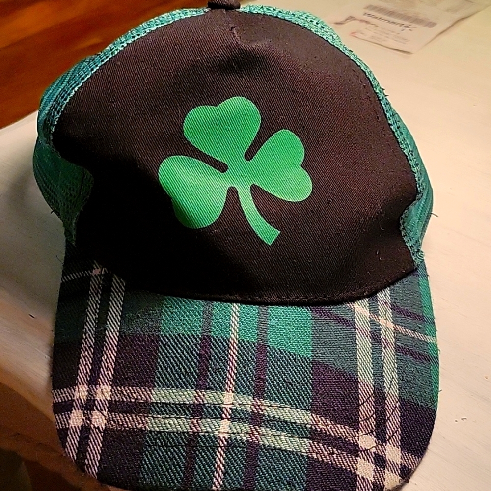 Clover hat